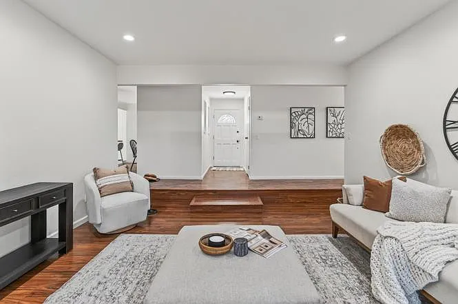 Building Photo - 3049 Sunrise Cir