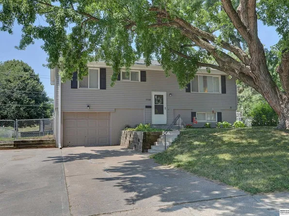 7739 Park View Blvd, La Vista, NE 68128