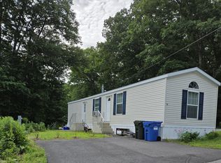 12 Pacemaker Ave, Norwich, CT 06360