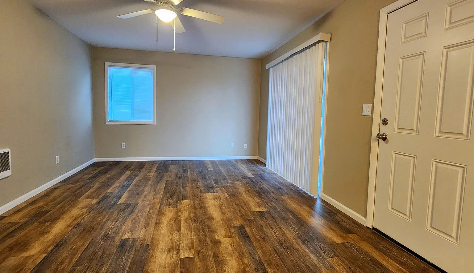 Refurbished 2 Bed 1 Bath with W/D in unit - close to Elk Rock, Max, on bus line — Photo 2