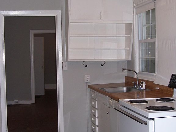 3rd image of 108 Buist Ave
