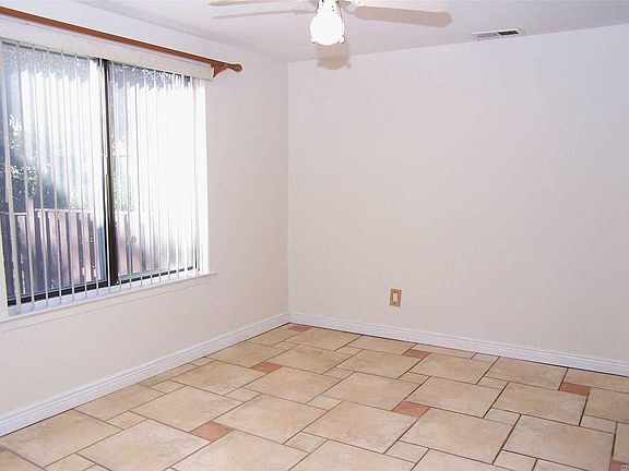 3rd image of 204 Cambridge Dr