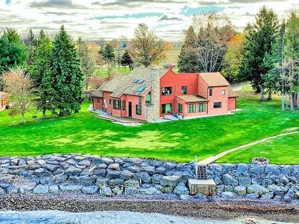 2609 Lake Rd, Ontario, NY 14519