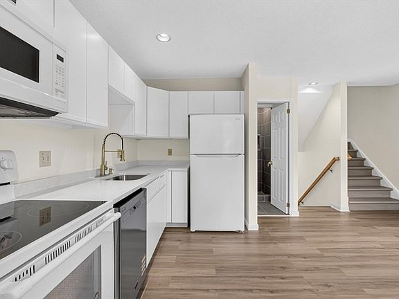 4th image of 2 Arnold Dr #15D
