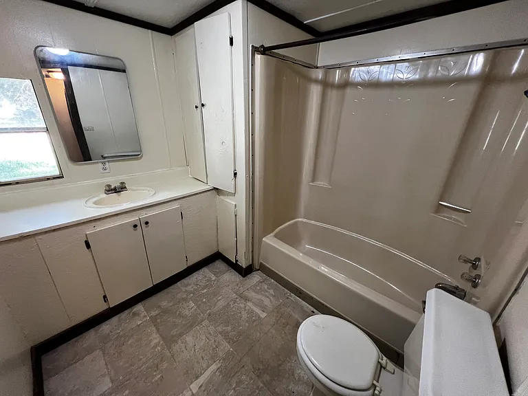 241 Park Cir — Photo 4