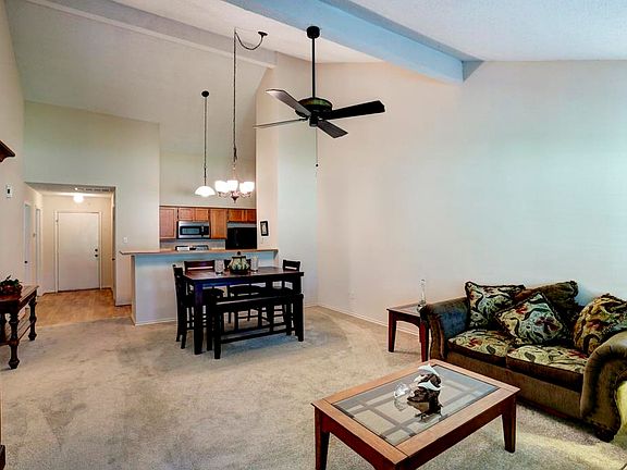 4th image of 723 E Country Grove Cir