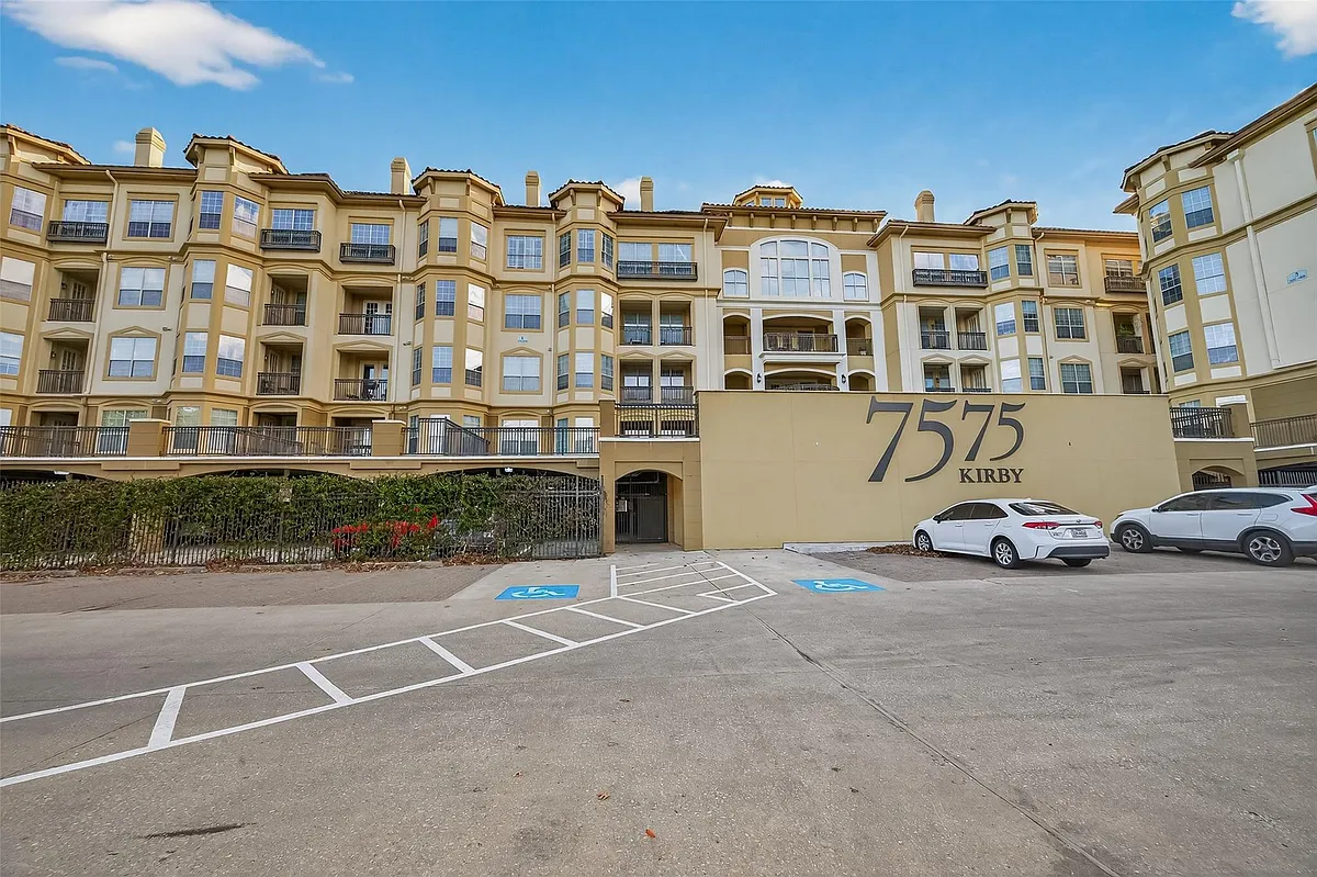 Building Photo - 7575 Kirby Dr #2103