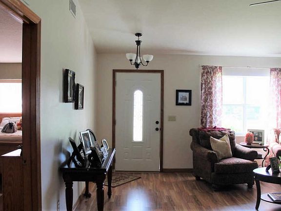 3rd image of 293 SE 62nd Ave