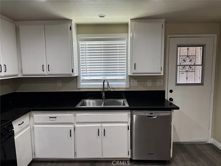 171 N Alameda Ave #B — Photo 6