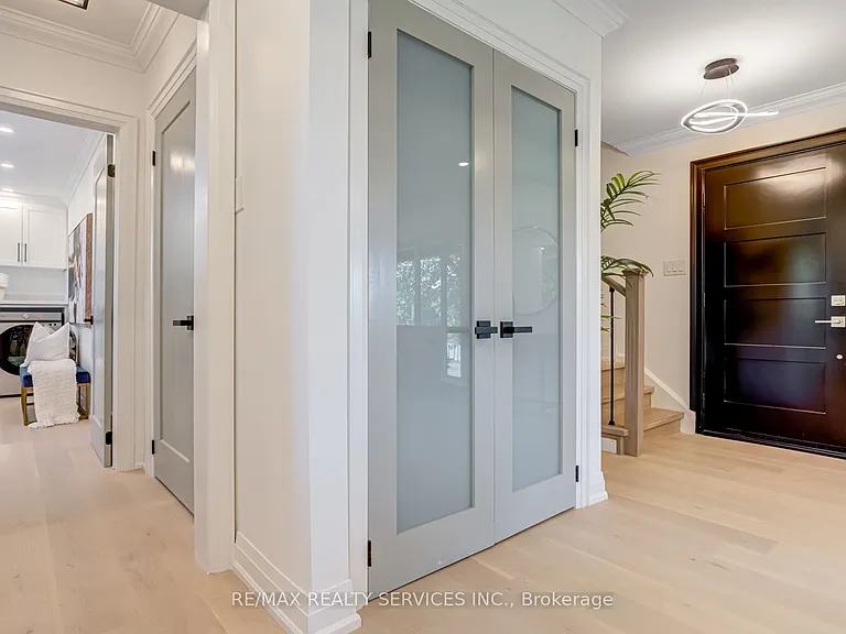 5133 Cherryhill Cres — Photo 15