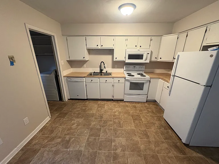 813 S Grosvenor Ct — Photo 24