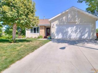 1230 Clover Ridge Ct, Rapid City, SD 57701