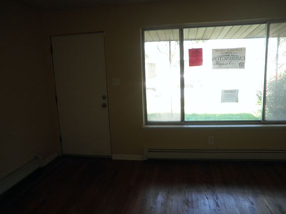 2nd image of 386 Greenbay Ave