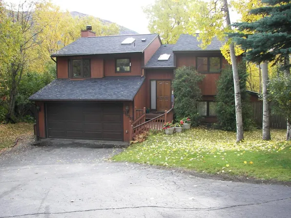 9636 Etolin Cir, Eagle River, AK 99577