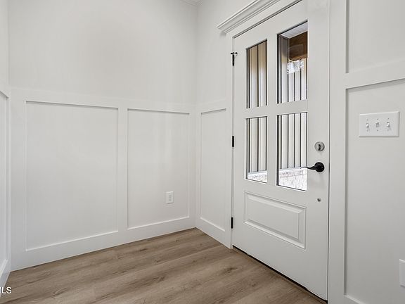 5th image of 826 Hairetown Rd