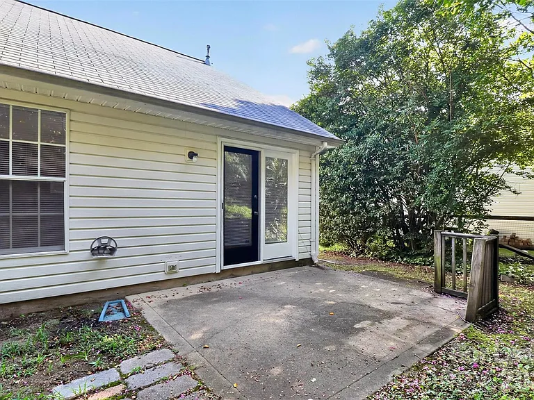 3411 Pondridge Ct — Photo 33