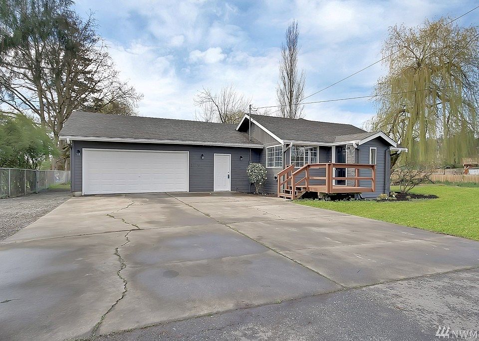 1st image of 402 4th Ave N