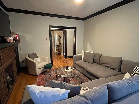4th image of 2819 N Burling St #1