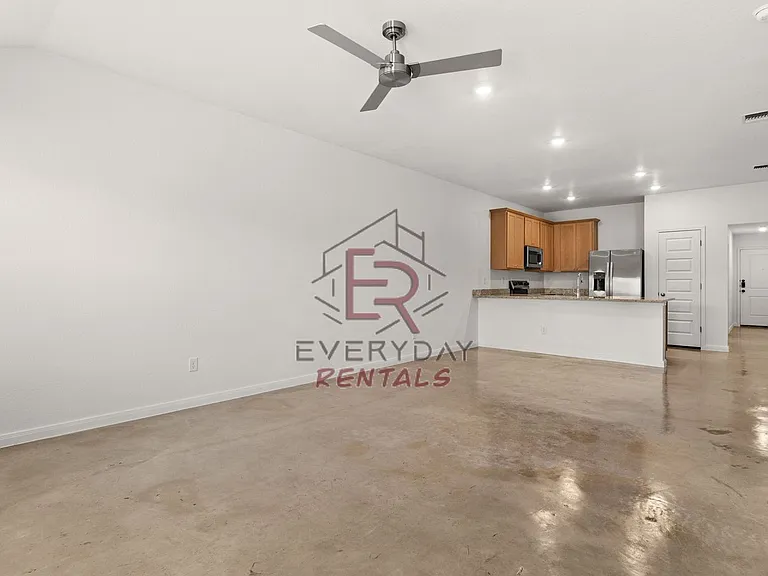 912 Cherry Laurel Ln — Photo 6