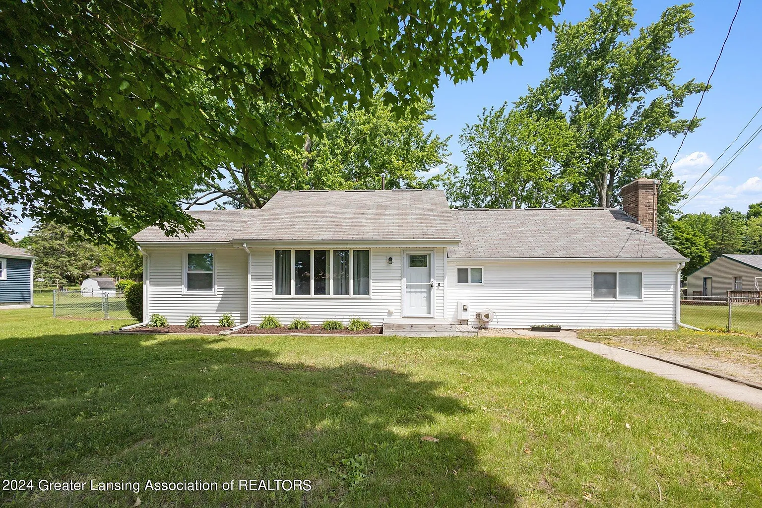 317 Leonard St photo 1