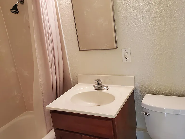 613 Maple St #4 — Photo 11