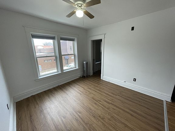 3rd image of 962 E Fulton St #9
