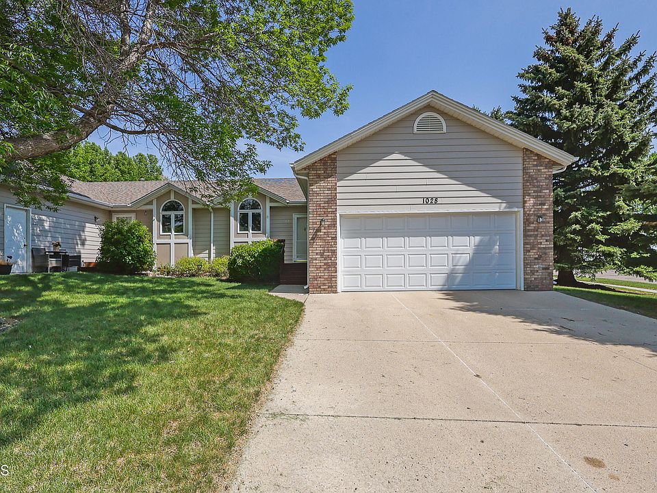 1st image of 1028 Mouton Ave