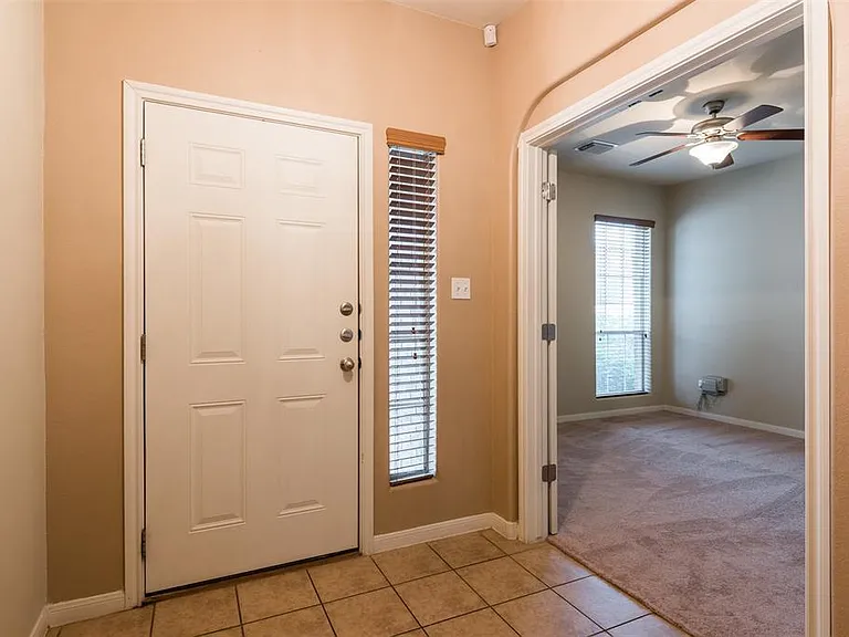 913 Brighton Pl — Photo 5