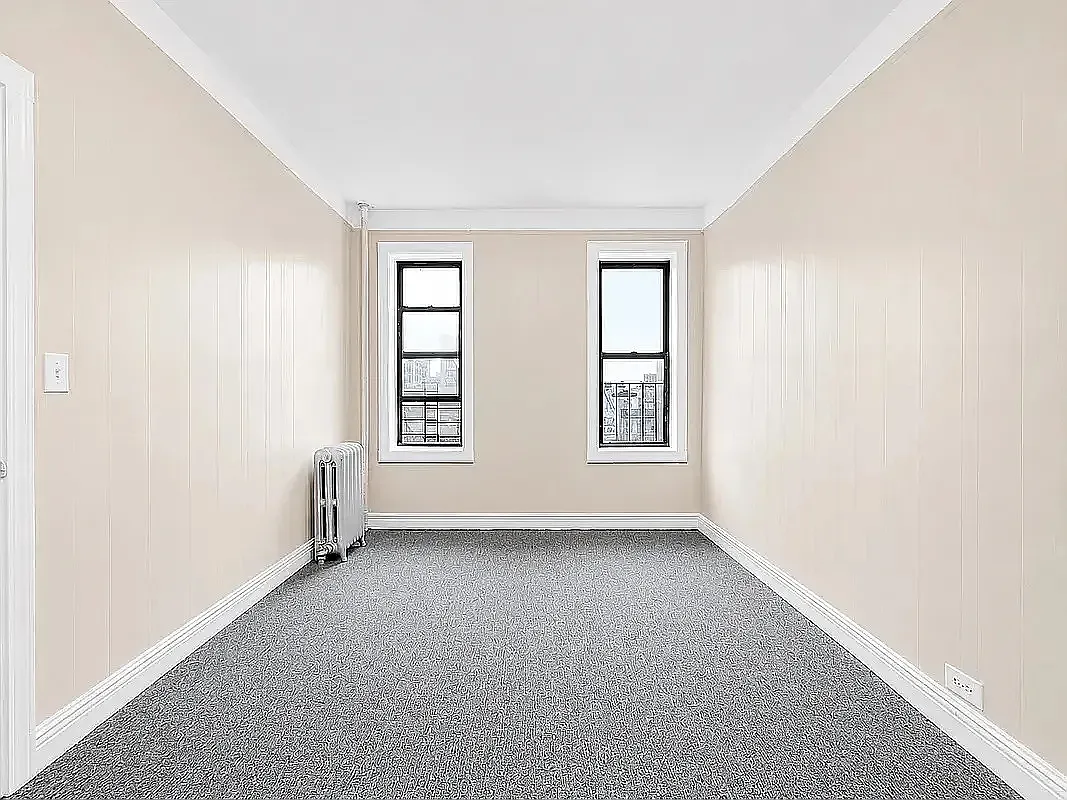 880 Bryant Avenue — Photo 2