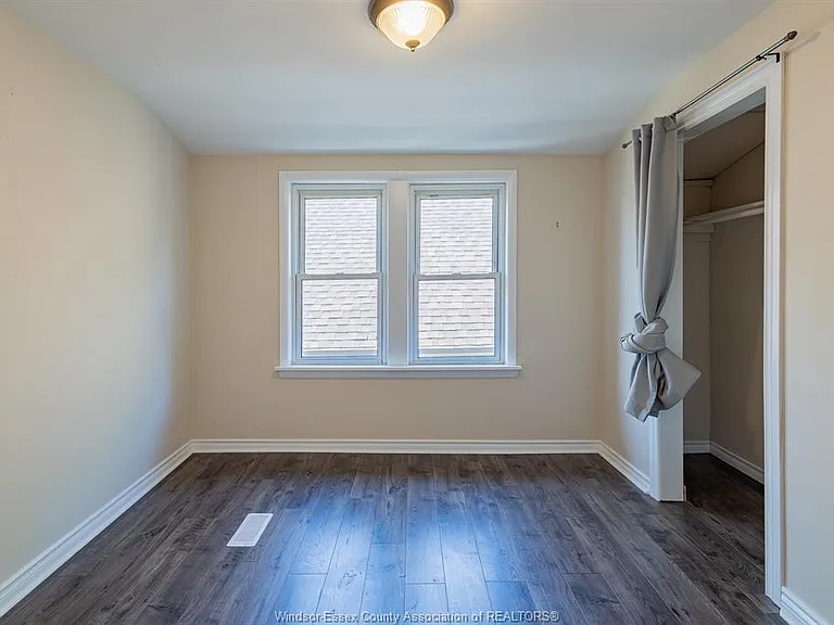 1630 Marentette Ave — Photo 13