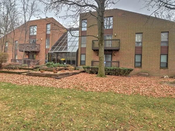 717 W Prairie Ave APT 2D, Decatur, IL 62522