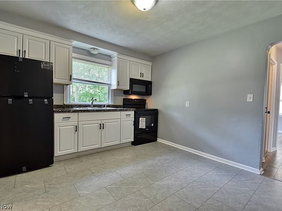 2nd image of 33134 Willowick Dr
