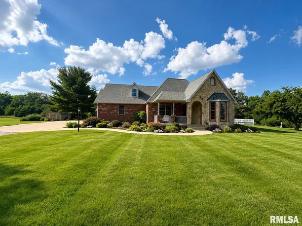4237 Sheridan Rd, Pekin, IL 61554