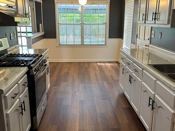 5th image of 472 W Regis Pl