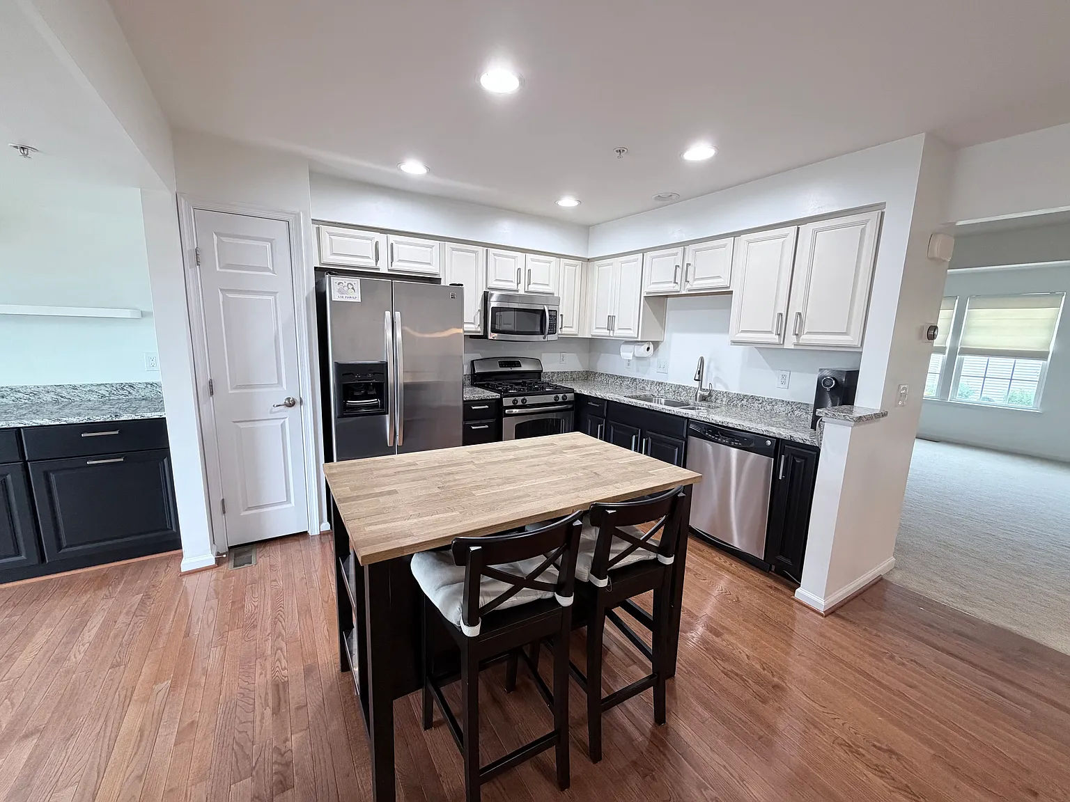3 bed, 1900 sqft, $2,600 — Photo 1