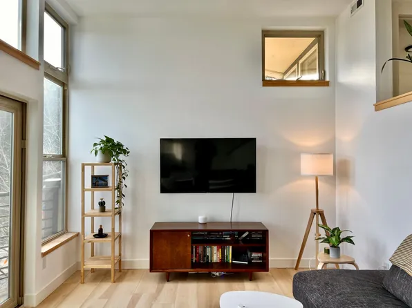 835 SW Broadway Dr Unit 2, Portland, OR 97201