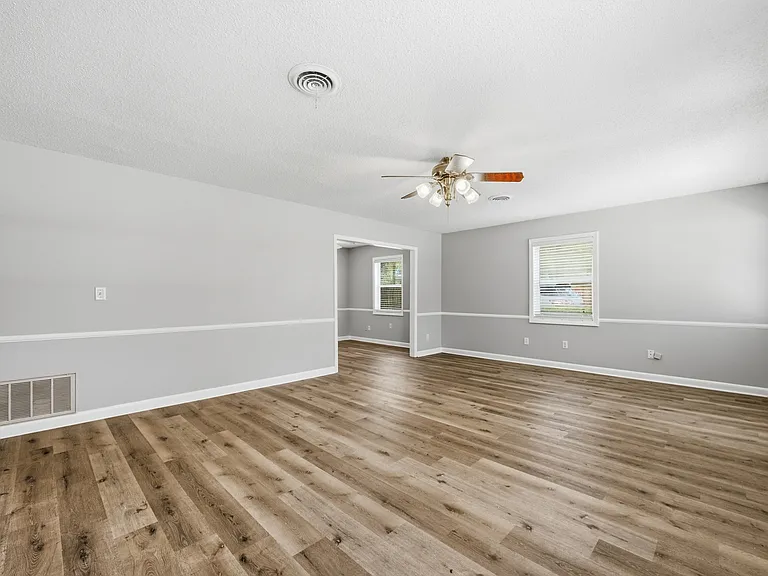 1906 Elaine Ave — Photo 5