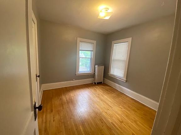 5th image of 420 8th St SE Unit 2