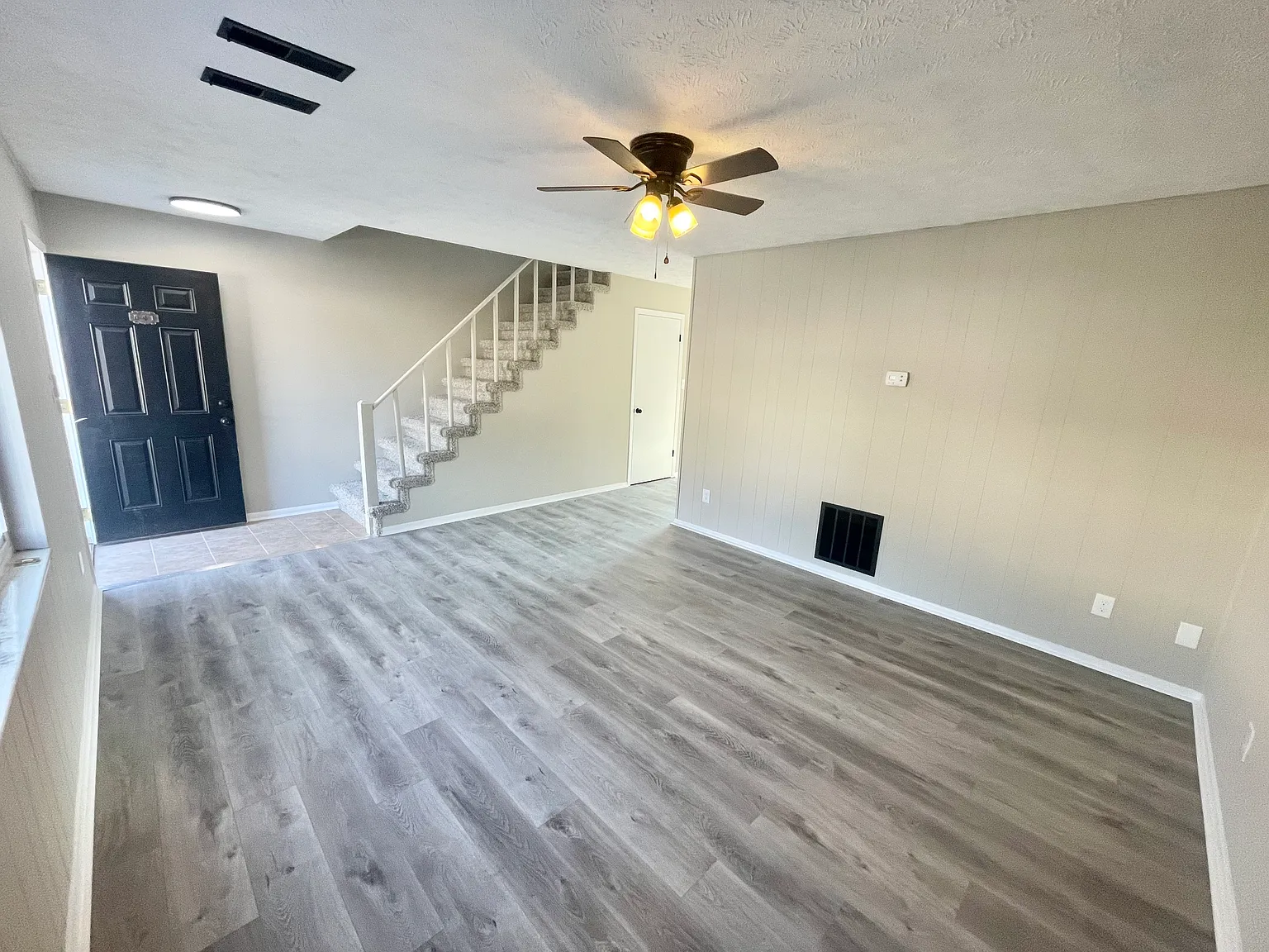 2 bed, 1.5 bath, 1200 sqft, $1,550 — Photo 2