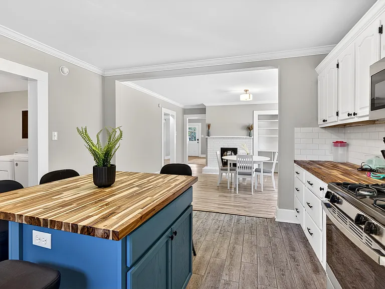 1102 N Church St — Photo 11