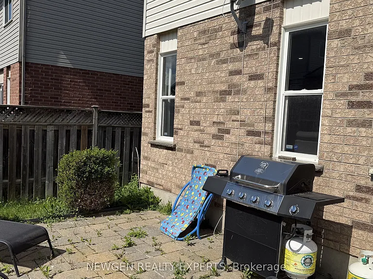 11 Berry Moss St — Photo 13