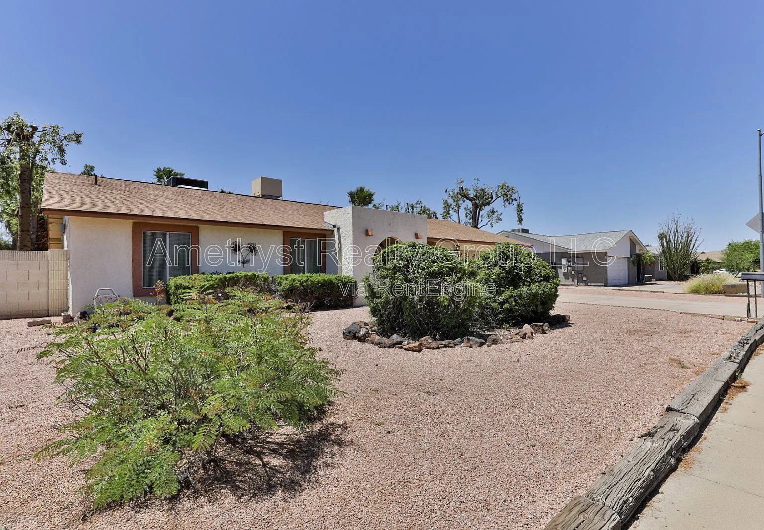 3 bed, 2.0 bath, 1937 sqft, $1,995 — Photo 2