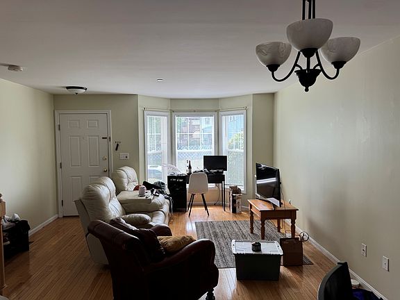 2nd image of 154 Harvard St