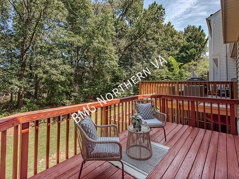 43790 Laburnum Sq — Photo 37