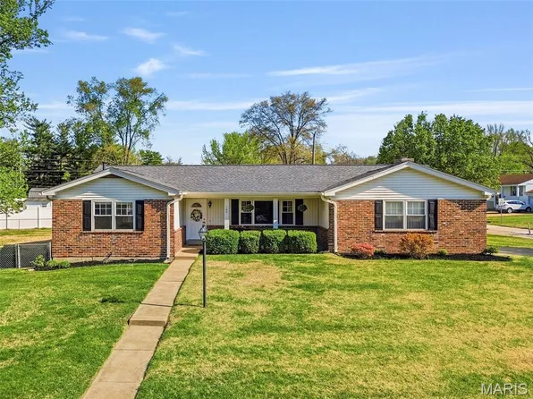 109 Baxter Acres Dr, Ballwin, MO 63011