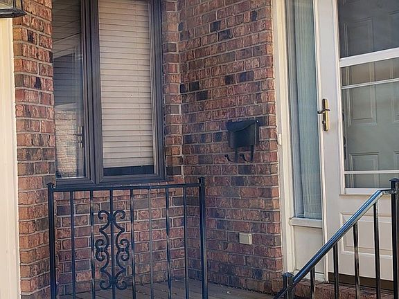 4th image of 21 Earl Dr Unit 11