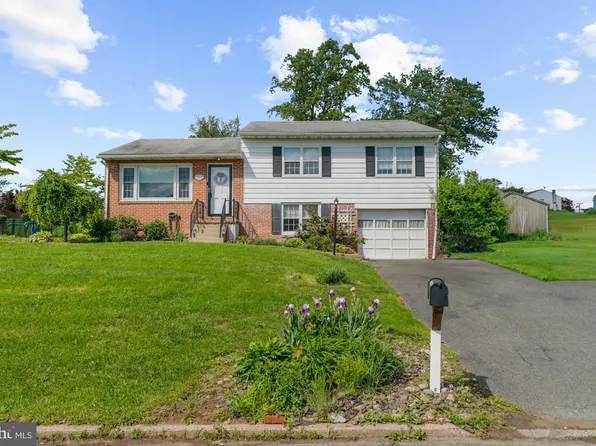 521 Swamp Creek Rd, Bechtelsville, PA 19505