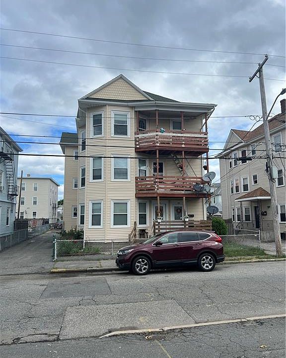 90 Webster St Pawtucket RI | Zillow