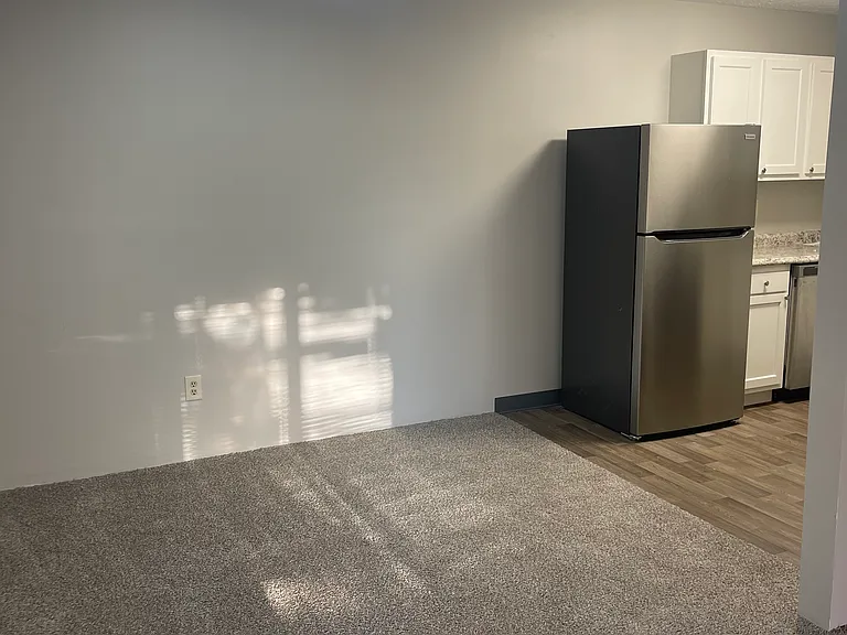 28 Oakhurst Dr #3 — Photo 3
