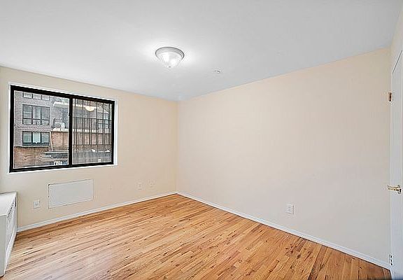 4th image of 229 Parkville Ave APT 5D